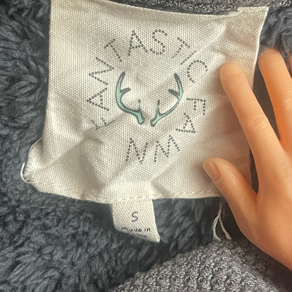 Fantastic Fawn Small Black & Grey Fuzzy Pullover - Picture 4 of 8